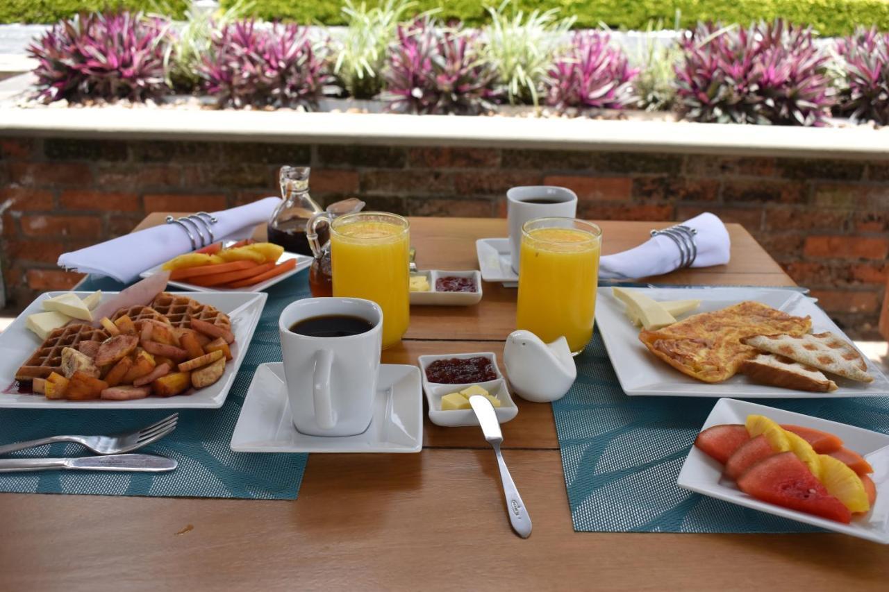 Cerritos Hotel Syvanna Wellness And Spa מראה חיצוני תמונה