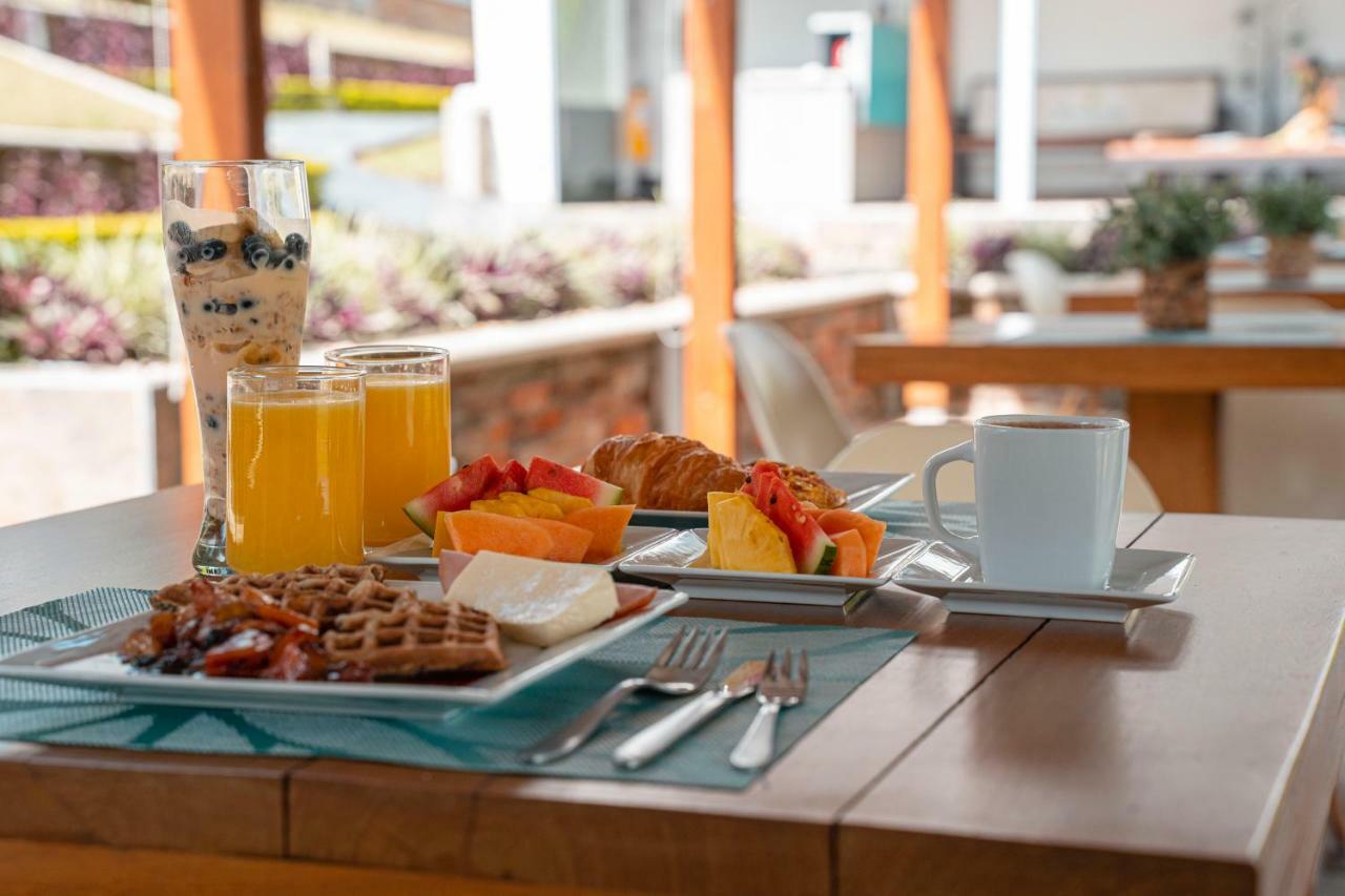 Cerritos Hotel Syvanna Wellness And Spa מראה חיצוני תמונה