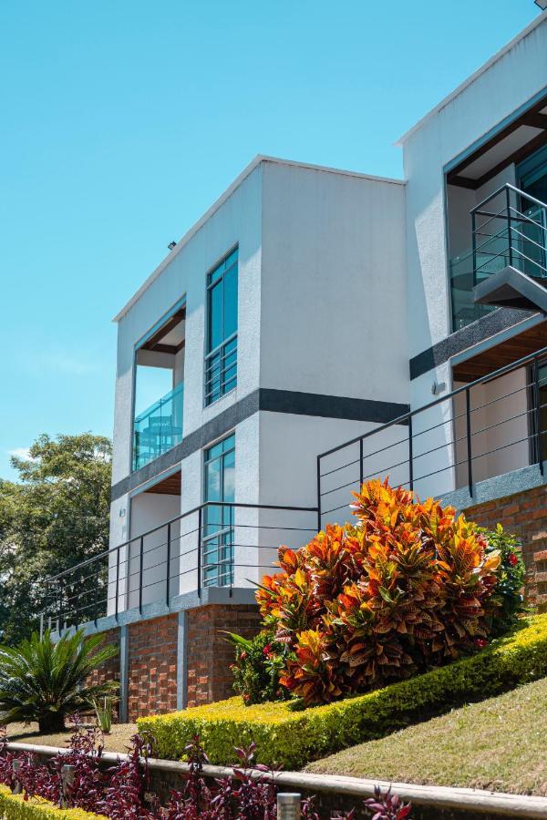 Cerritos Hotel Syvanna Wellness And Spa מראה חיצוני תמונה